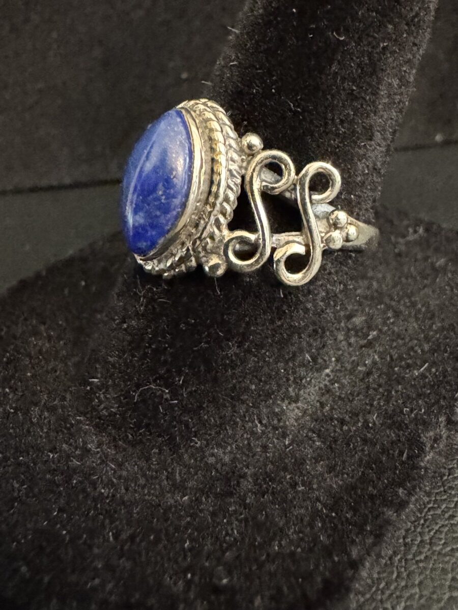 Adorable, small dainty lapis and sterling silver ring - Image 2