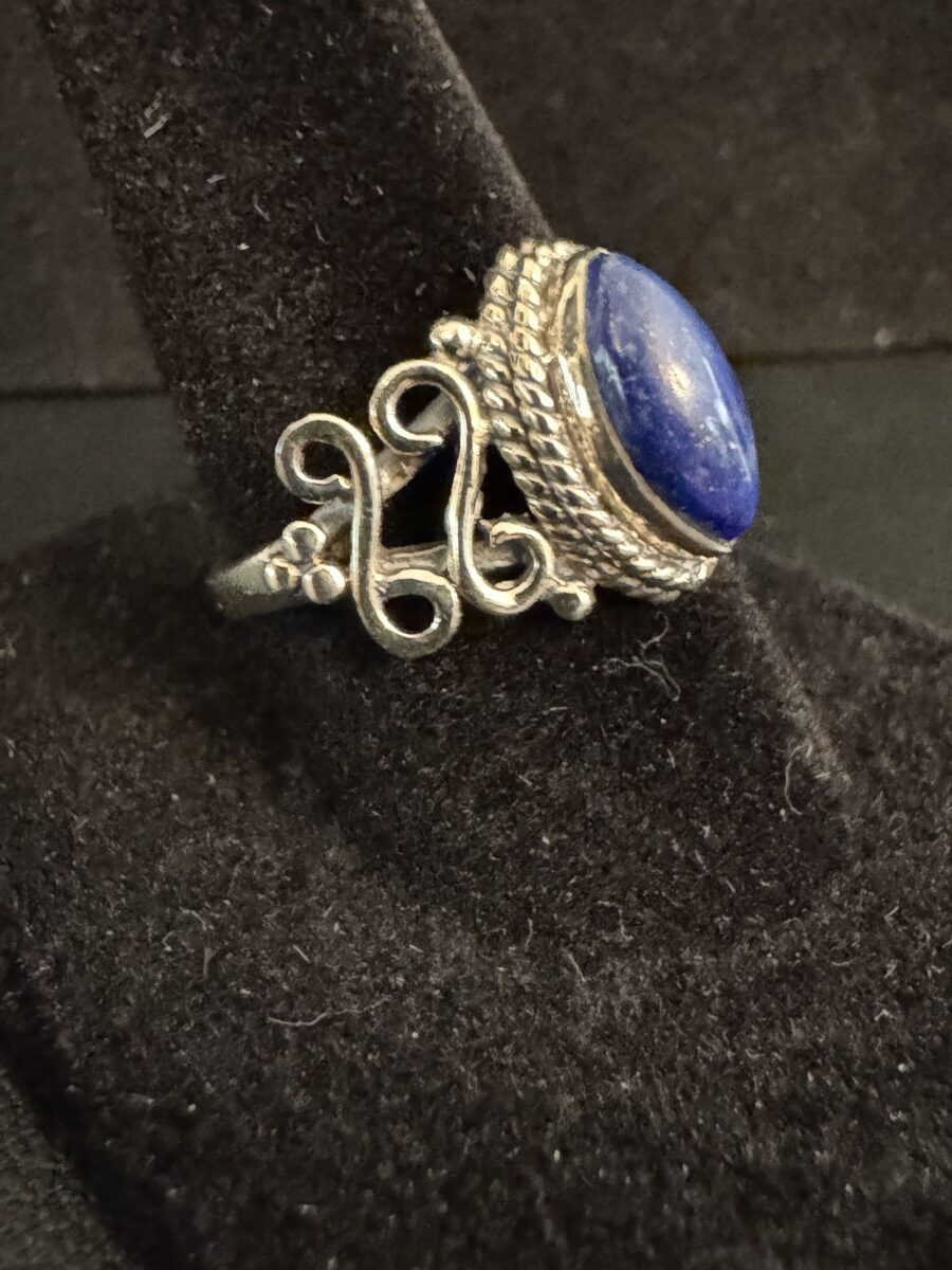 Adorable, small dainty lapis and sterling silver ring - Image 3