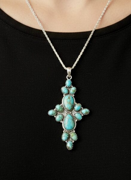 Beautiful turquoise and sterling silver pendant with rope chain