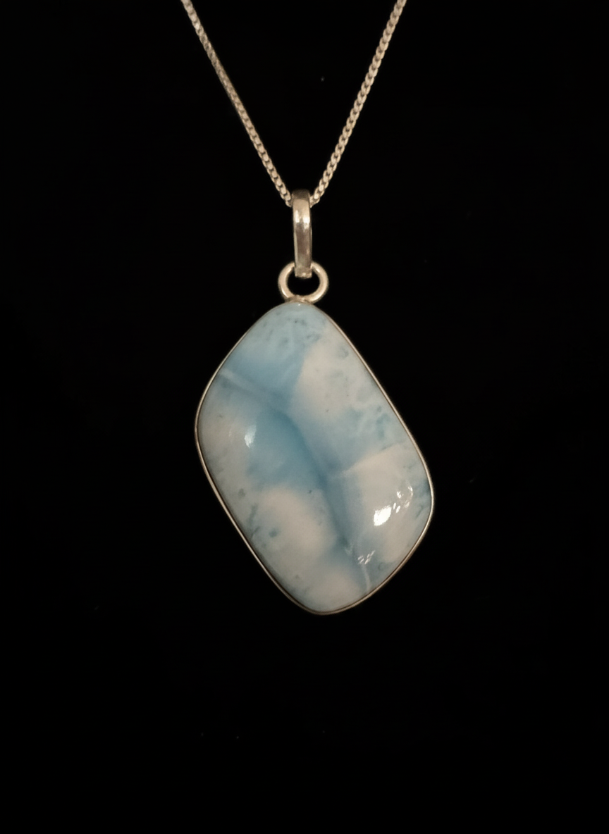 Beautiful Larimar pendant including chain